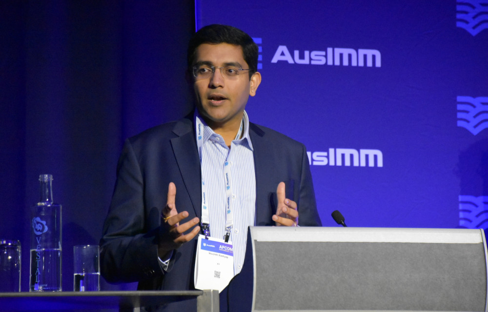 Nisch Kashyap and Paddy Muston from EY presenting the spatial digital twin at APCOM2025 in Perth, highlighting remote mining innovation.